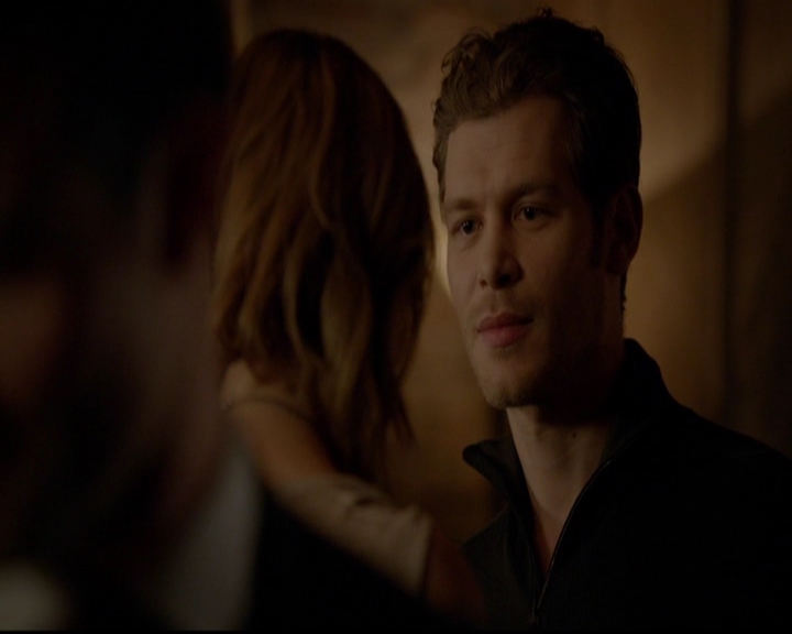 VampireDiariesWorld-dot-nl_TheOriginals_3x13HeartShapedBox2127.jpg