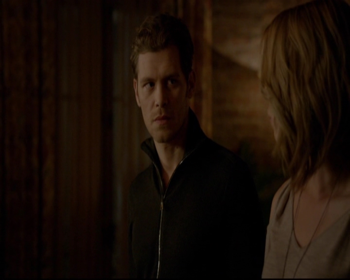 VampireDiariesWorld-dot-nl_TheOriginals_3x13HeartShapedBox2135.jpg