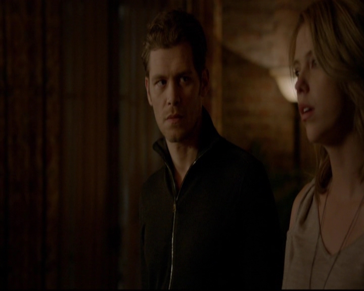 VampireDiariesWorld-dot-nl_TheOriginals_3x13HeartShapedBox2136.jpg