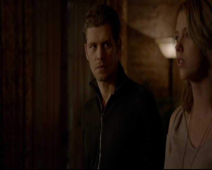 VampireDiariesWorld-dot-nl_TheOriginals_3x13HeartShapedBox2137.jpg