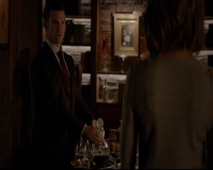 VampireDiariesWorld-dot-nl_TheOriginals_3x13HeartShapedBox2140.jpg