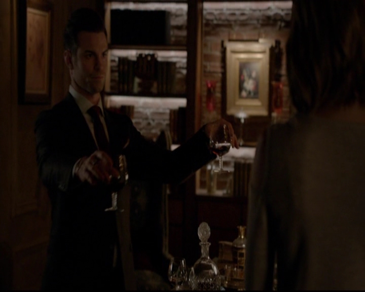 VampireDiariesWorld-dot-nl_TheOriginals_3x13HeartShapedBox2142.jpg