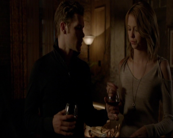 VampireDiariesWorld-dot-nl_TheOriginals_3x13HeartShapedBox2144.jpg