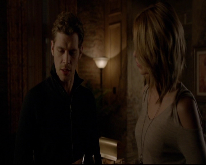 VampireDiariesWorld-dot-nl_TheOriginals_3x13HeartShapedBox2146.jpg