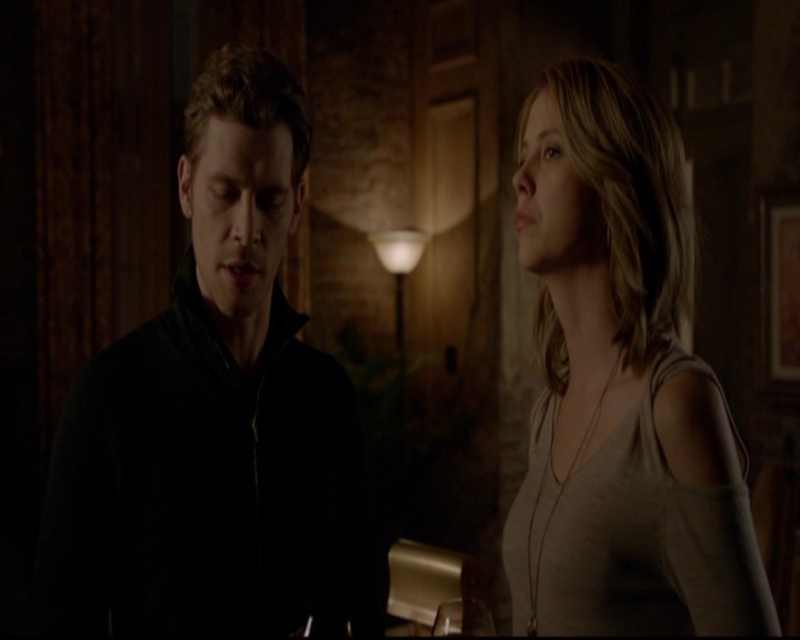 VampireDiariesWorld-dot-nl_TheOriginals_3x13HeartShapedBox2147.jpg