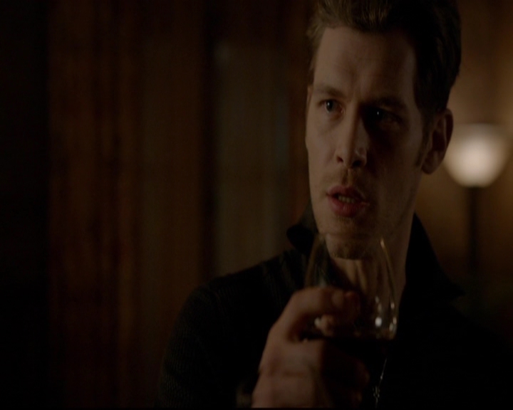 VampireDiariesWorld-dot-nl_TheOriginals_3x13HeartShapedBox2150.jpg