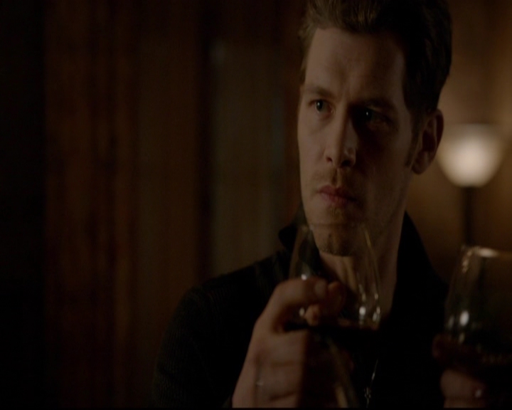 VampireDiariesWorld-dot-nl_TheOriginals_3x13HeartShapedBox2151.jpg