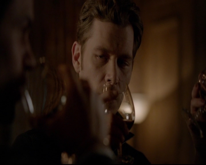 VampireDiariesWorld-dot-nl_TheOriginals_3x13HeartShapedBox2155.jpg