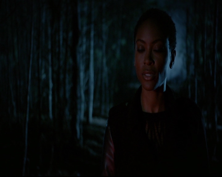 VampireDiariesWorld-dot-nl_TheOriginals_3x13HeartShapedBox2182.jpg