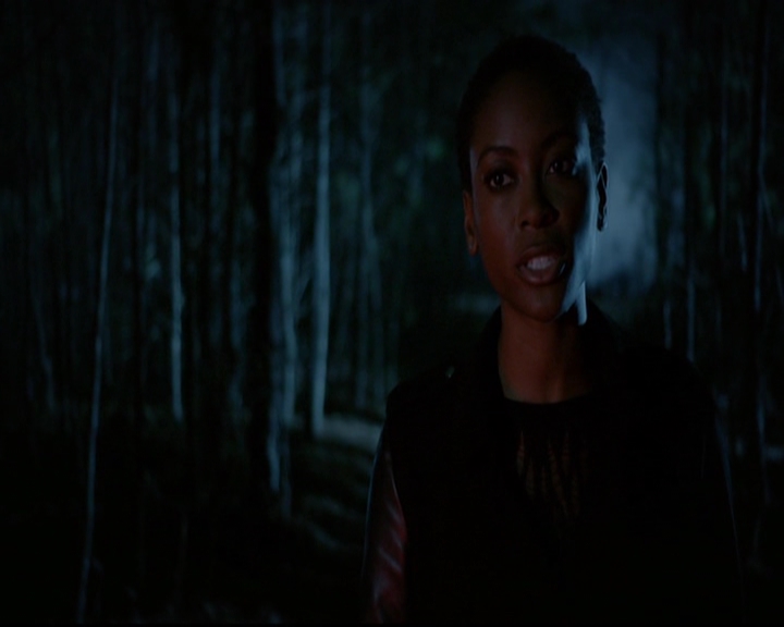 VampireDiariesWorld-dot-nl_TheOriginals_3x13HeartShapedBox2183.jpg