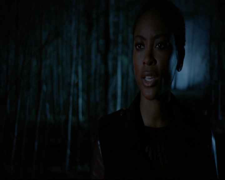 VampireDiariesWorld-dot-nl_TheOriginals_3x13HeartShapedBox2195.jpg