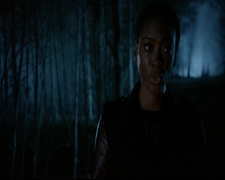 VampireDiariesWorld-dot-nl_TheOriginals_3x13HeartShapedBox2202.jpg