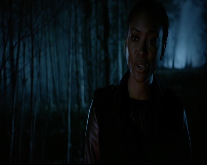 VampireDiariesWorld-dot-nl_TheOriginals_3x13HeartShapedBox2203.jpg