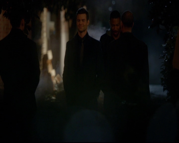 VampireDiariesWorld-dot-nl_TheOriginals_3x16AloneWithEverybody0087.jpg