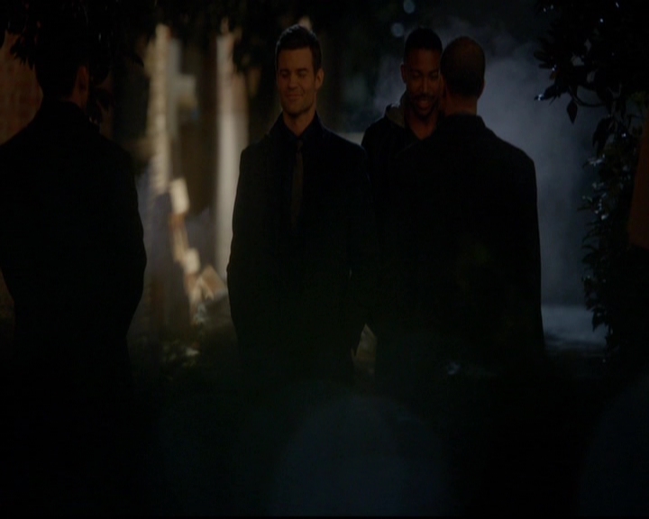 VampireDiariesWorld-dot-nl_TheOriginals_3x16AloneWithEverybody0088.jpg