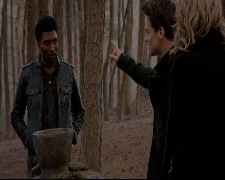 VampireDiariesWorld-dot-nl_TheOriginals_3x17BehindTheBlackHorizon0098.jpg