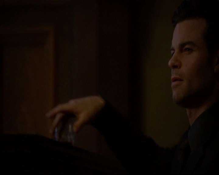 VampireDiariesWorld-dot-nl_TheOriginals_3x18TheDevilComesHereAndSighs1276.jpg