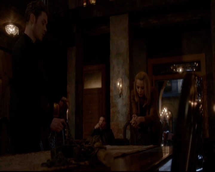 VampireDiariesWorld-dot-nl_TheOriginals_3x18TheDevilComesHereAndSighs2096.jpg