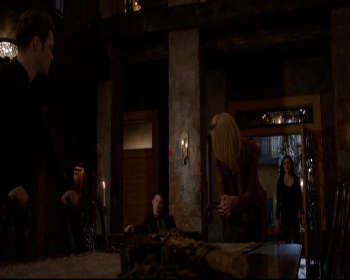 VampireDiariesWorld-dot-nl_TheOriginals_3x18TheDevilComesHereAndSighs2105.jpg