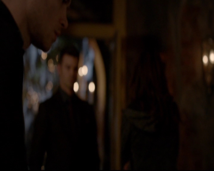 VampireDiariesWorld-dot-nl_TheOriginals_3x18TheDevilComesHereAndSighs2149.jpg