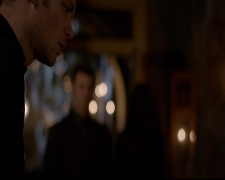 VampireDiariesWorld-dot-nl_TheOriginals_3x18TheDevilComesHereAndSighs2150.jpg