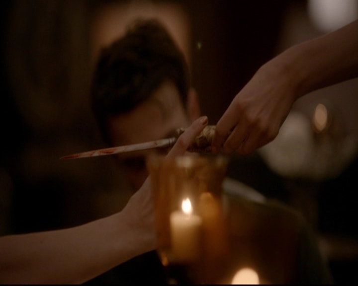 VampireDiariesWorld-dot-nl_TheOriginals_3x22TheBloodyCrown1945.jpg