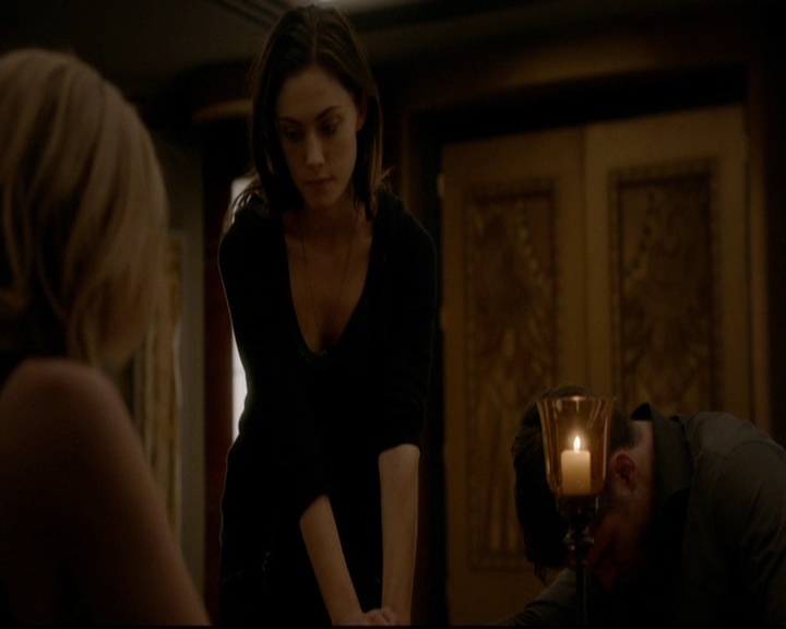 VampireDiariesWorld-dot-nl_TheOriginals_3x22TheBloodyCrown1969.jpg