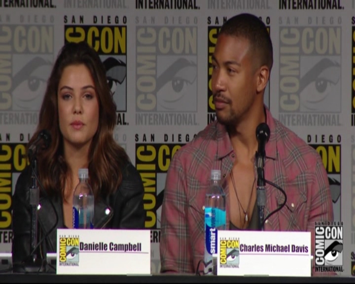 VampireDiariesWorld-dot-nl_TheOriginals_Season3-2015ComicConPanel0834.jpg