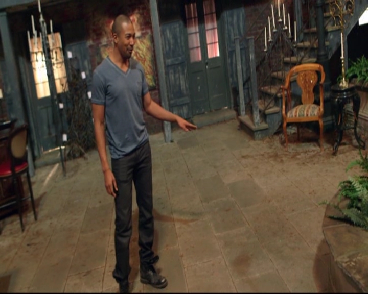 VampireDiariesWorld-dot-nl_TheOriginals_Season3CharlesMichaelDavisinTheBigEasy0291.jpg