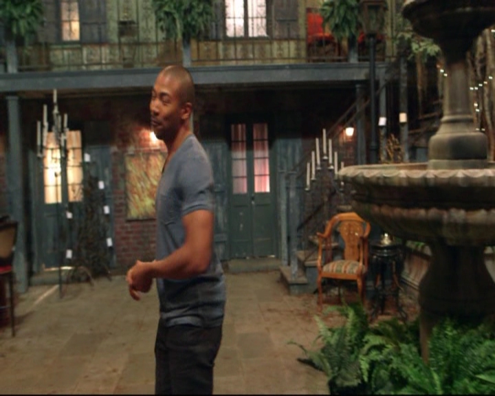 VampireDiariesWorld-dot-nl_TheOriginals_Season3CharlesMichaelDavisinTheBigEasy0310.jpg