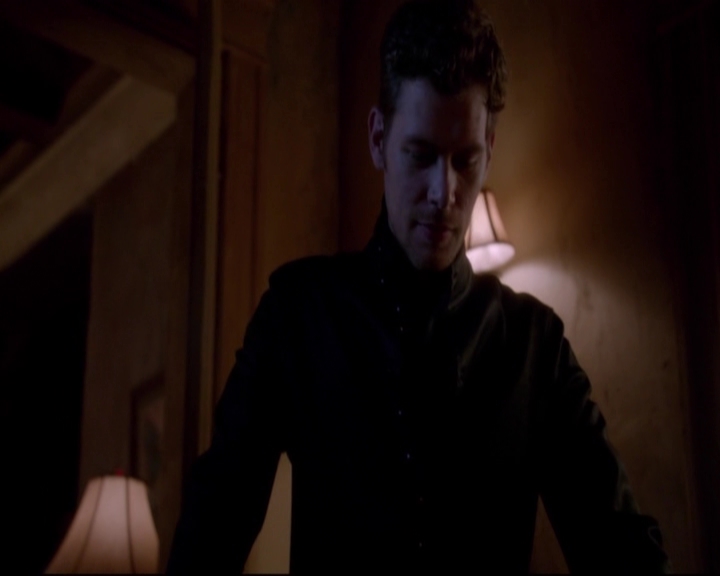 VampireDiariesWorld-dot-nl_TheOriginals_3x02YouHungTheMoon-deletedscenes0010.jpg