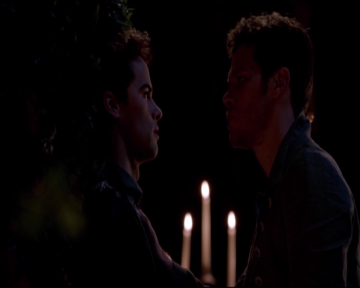 VampireDiariesWorld-dot-nl_TheOriginals_3x04AWalkOnTheWildSide-deletedscenes0069.jpg