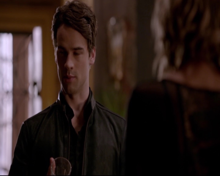 VampireDiariesWorld-dot-nl_TheOriginals_3x14AStreetcarNamedDesire-deletedscenes0085.jpg