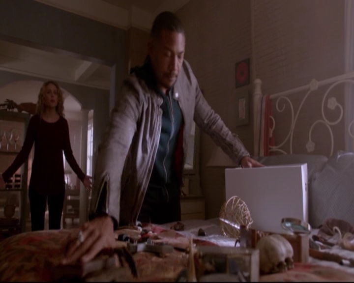 VampireDiariesWorld-dot-nl_TheOriginals_3x17BehindTheBlackHorizon-deletedscenes0062.jpg