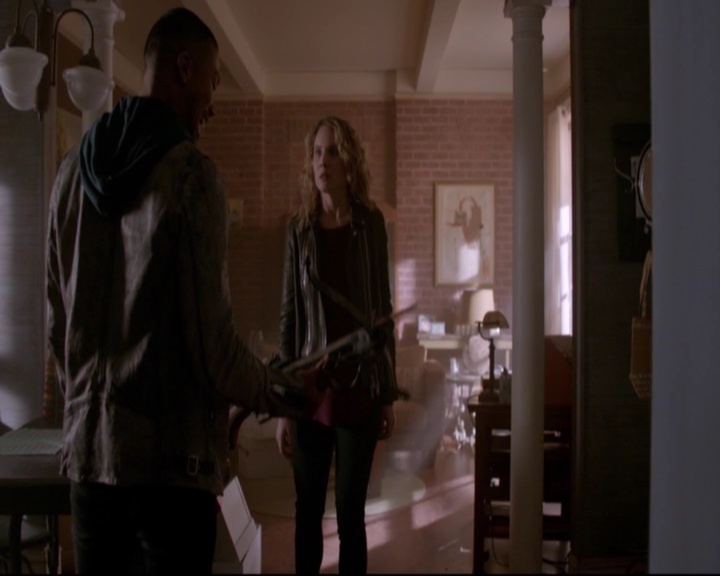 VampireDiariesWorld-dot-nl_TheOriginals_3x17BehindTheBlackHorizon-deletedscenes0128.jpg