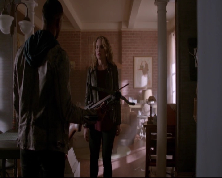 VampireDiariesWorld-dot-nl_TheOriginals_3x17BehindTheBlackHorizon-deletedscenes0129.jpg