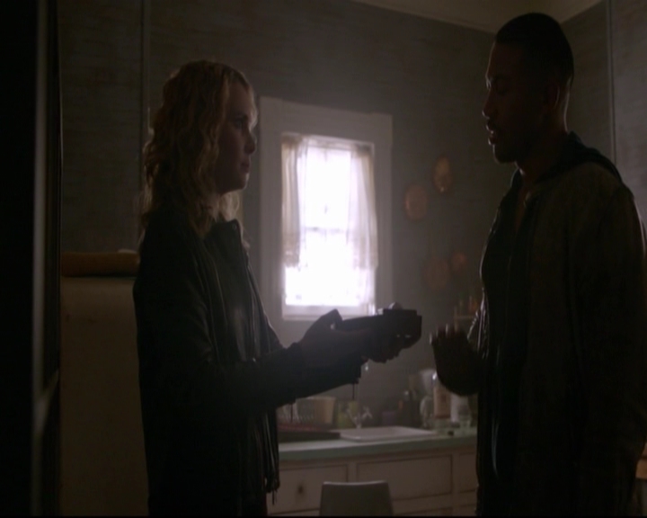 VampireDiariesWorld-dot-nl_TheOriginals_3x17BehindTheBlackHorizon-deletedscenes0154.jpg