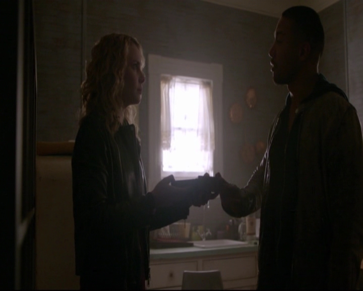 VampireDiariesWorld-dot-nl_TheOriginals_3x17BehindTheBlackHorizon-deletedscenes0155.jpg