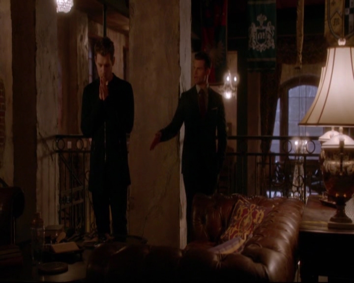 VampireDiariesWorld-dot-nl_TheOriginals_3x18TheDevilComesHereAndSighs-deletedscenes0024.jpg