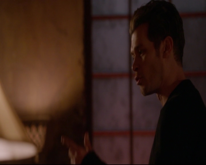 VampireDiariesWorld-dot-nl_TheOriginals_3x18TheDevilComesHereAndSighs-deletedscenes0028.jpg