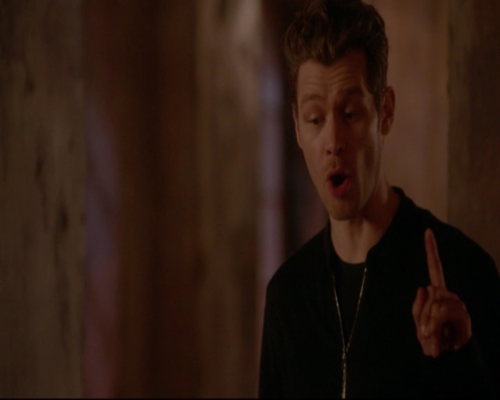 VampireDiariesWorld-dot-nl_TheOriginals_3x18TheDevilComesHereAndSighs-deletedscenes0029.jpg