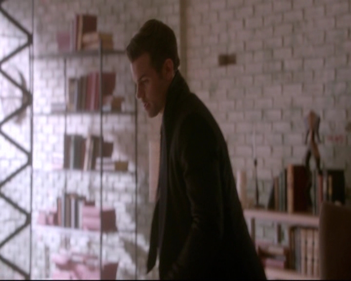 VampireDiariesWorld-dot-nl_TheOriginals_3x18TheDevilComesHereAndSighs-deletedscenes0068.jpg