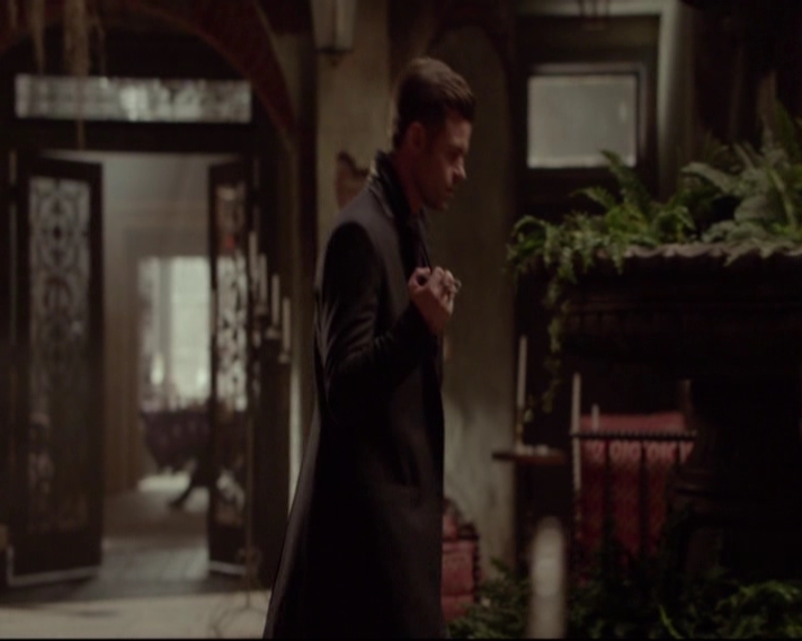 VampireDiariesWorld-dot-nl_TheOriginals_3x19NoMoreHeartbreaks-deletedscenes0027.jpg