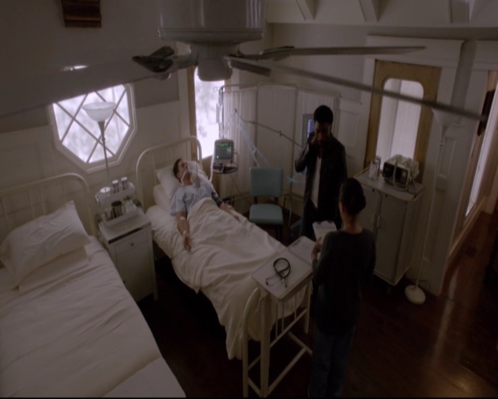 VampireDiariesWorld-dot-nl_TheOriginals_3x22TheBloodyCrown-deletedscenes0006.jpg