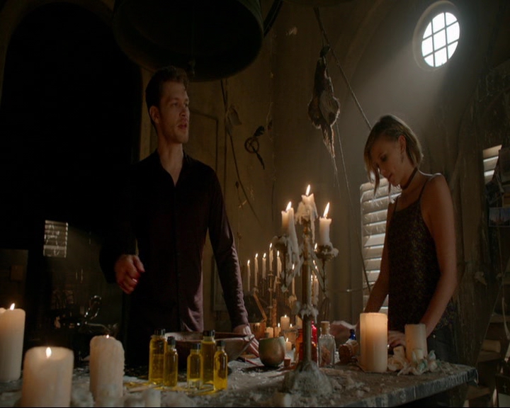 VampireDiaries-dot-nl_TheOriginals4x05IHearYouKnocking0511.jpg