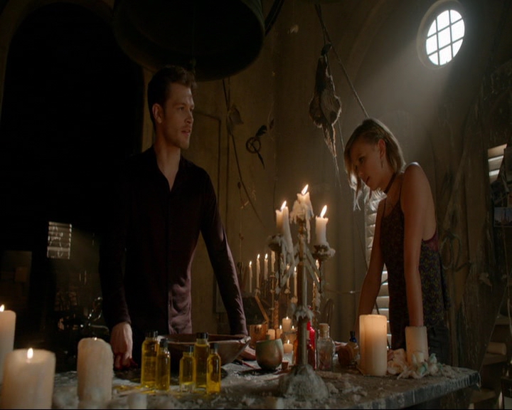 VampireDiaries-dot-nl_TheOriginals4x05IHearYouKnocking0512.jpg