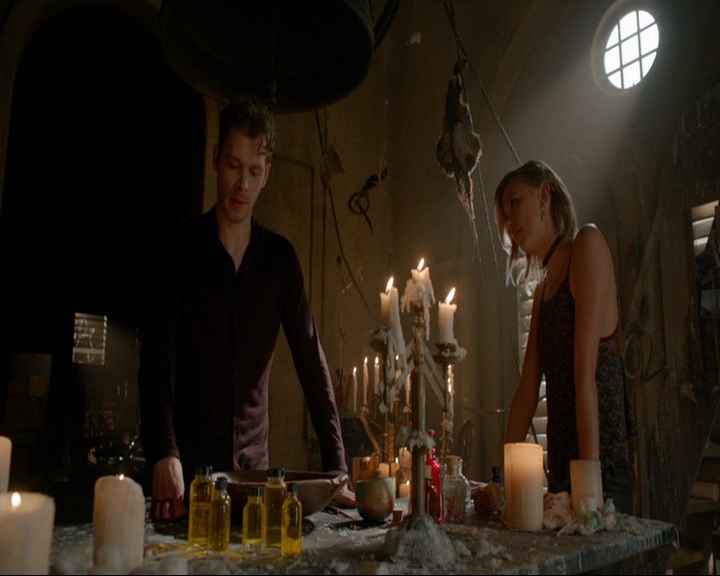 VampireDiaries-dot-nl_TheOriginals4x05IHearYouKnocking0513.jpg