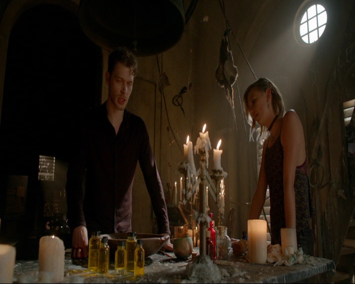 VampireDiaries-dot-nl_TheOriginals4x05IHearYouKnocking0514.jpg