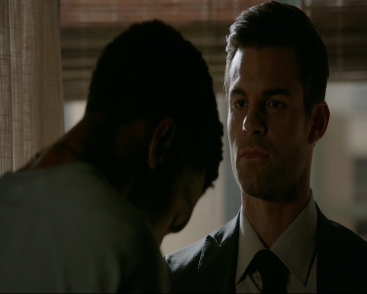 VampireDiaries-dot-nl_TheOriginals4x06BagOfCobras0069.jpg