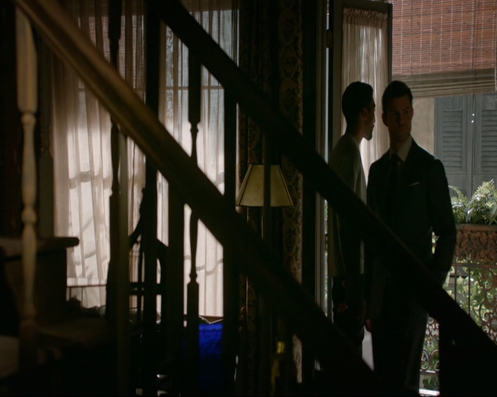 VampireDiaries-dot-nl_TheOriginals4x06BagOfCobras0096.jpg